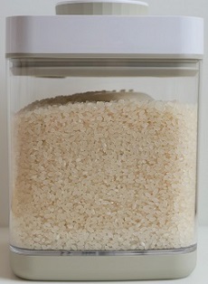 真空保存容器セビア2.4Lサイズでお米を真空保存